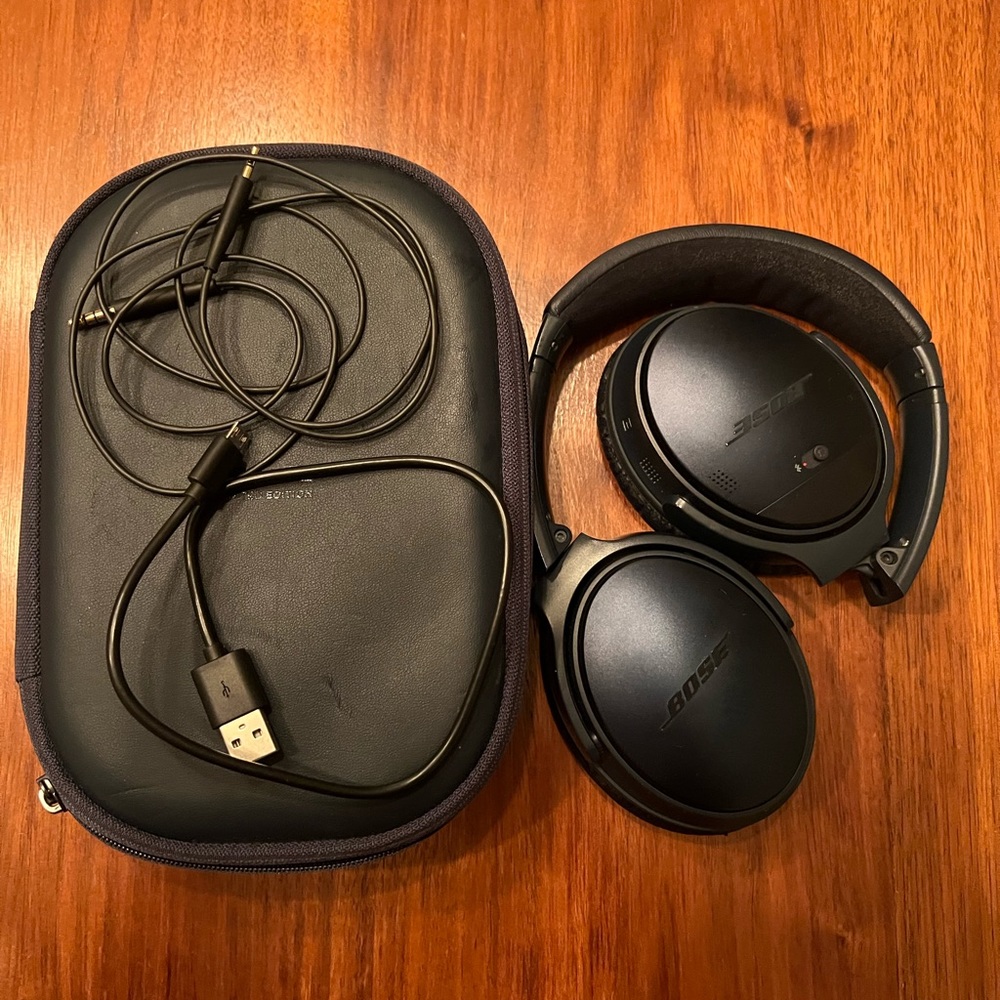 Bose QuietComfort 35 Noise Cancelling II in Midnight Blue (Limited Edition)